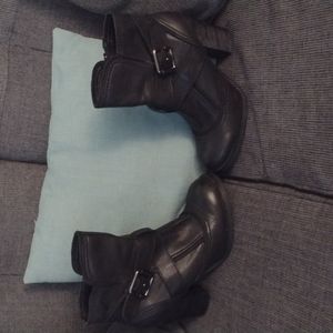 REPORT Leather Valerie Buckle, side zip chunky heel Ankle Boots size 8